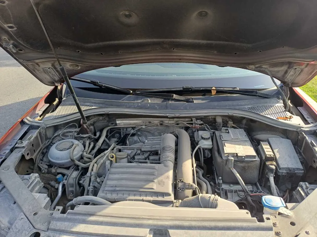 Car image 24