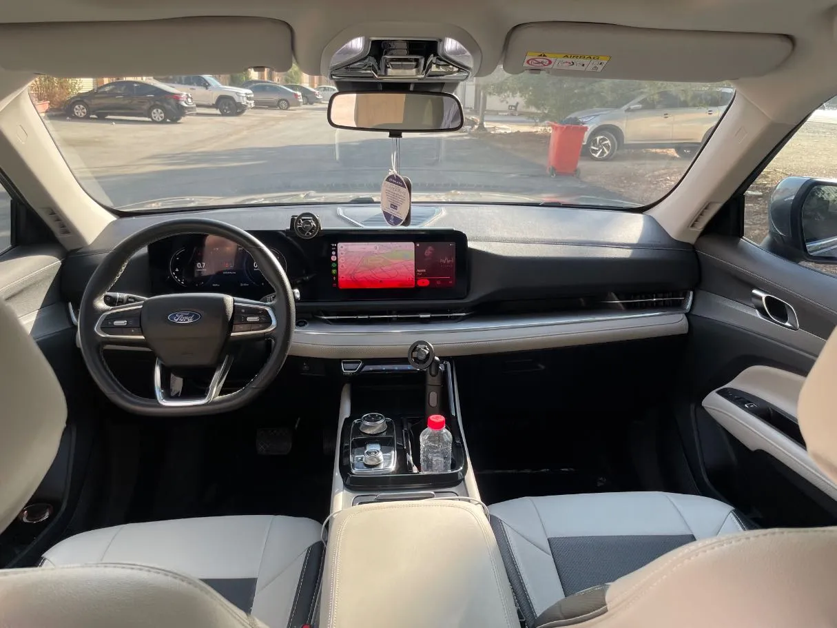 Car image 19