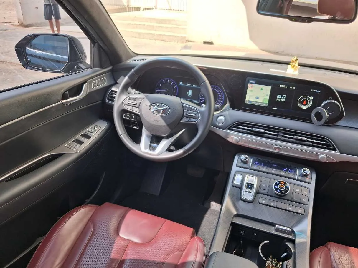 Car image 16