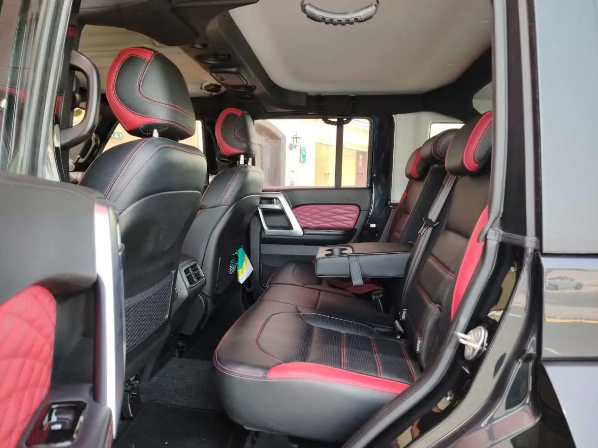 Car image 18