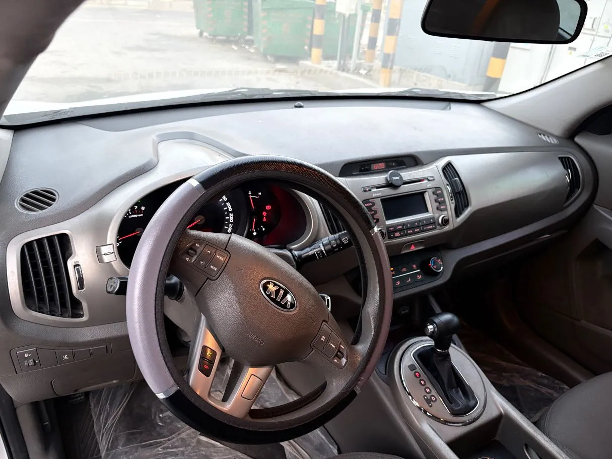 Car image 11