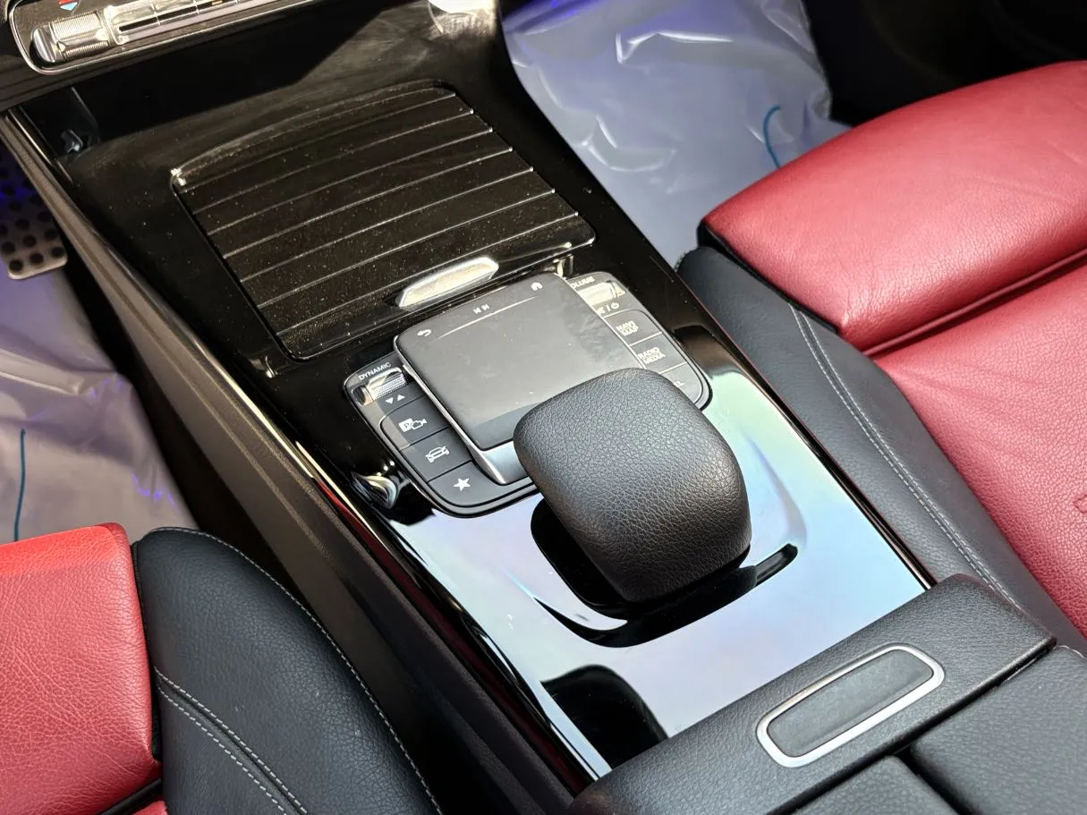 Car image 19