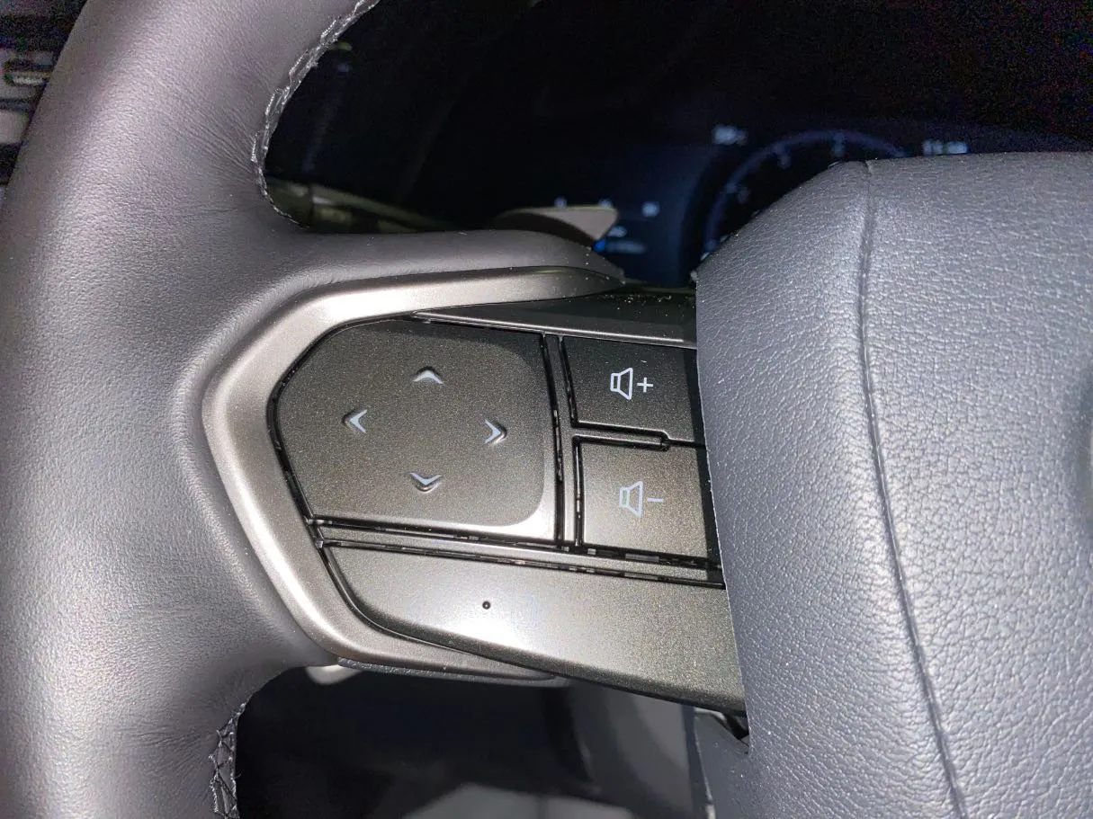 Car image 24