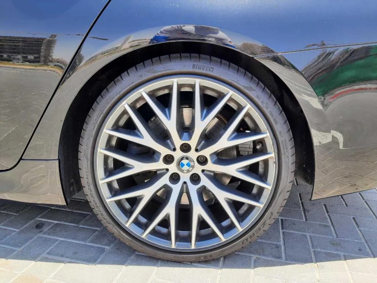 Car image 9