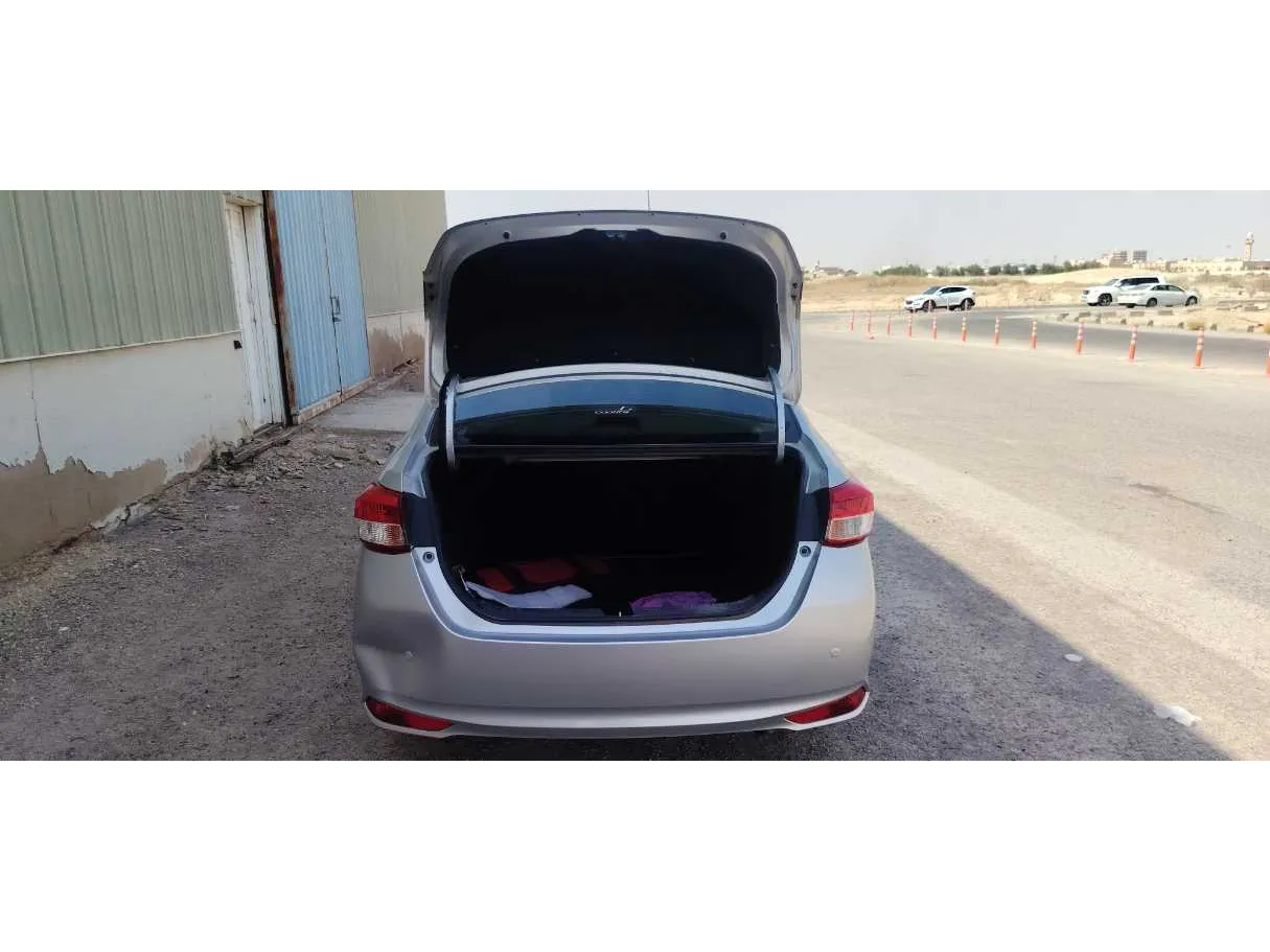 Car image 16