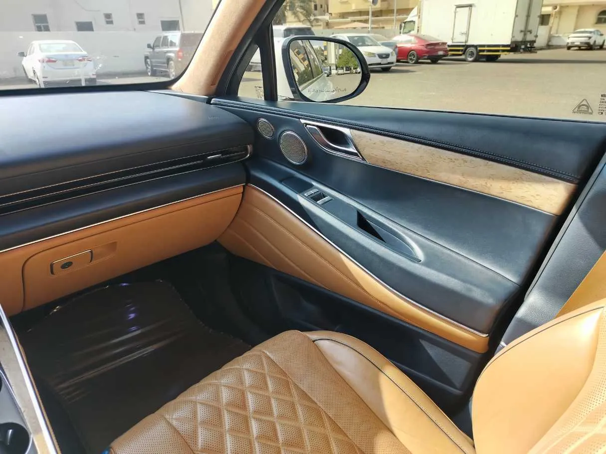 Car image 35