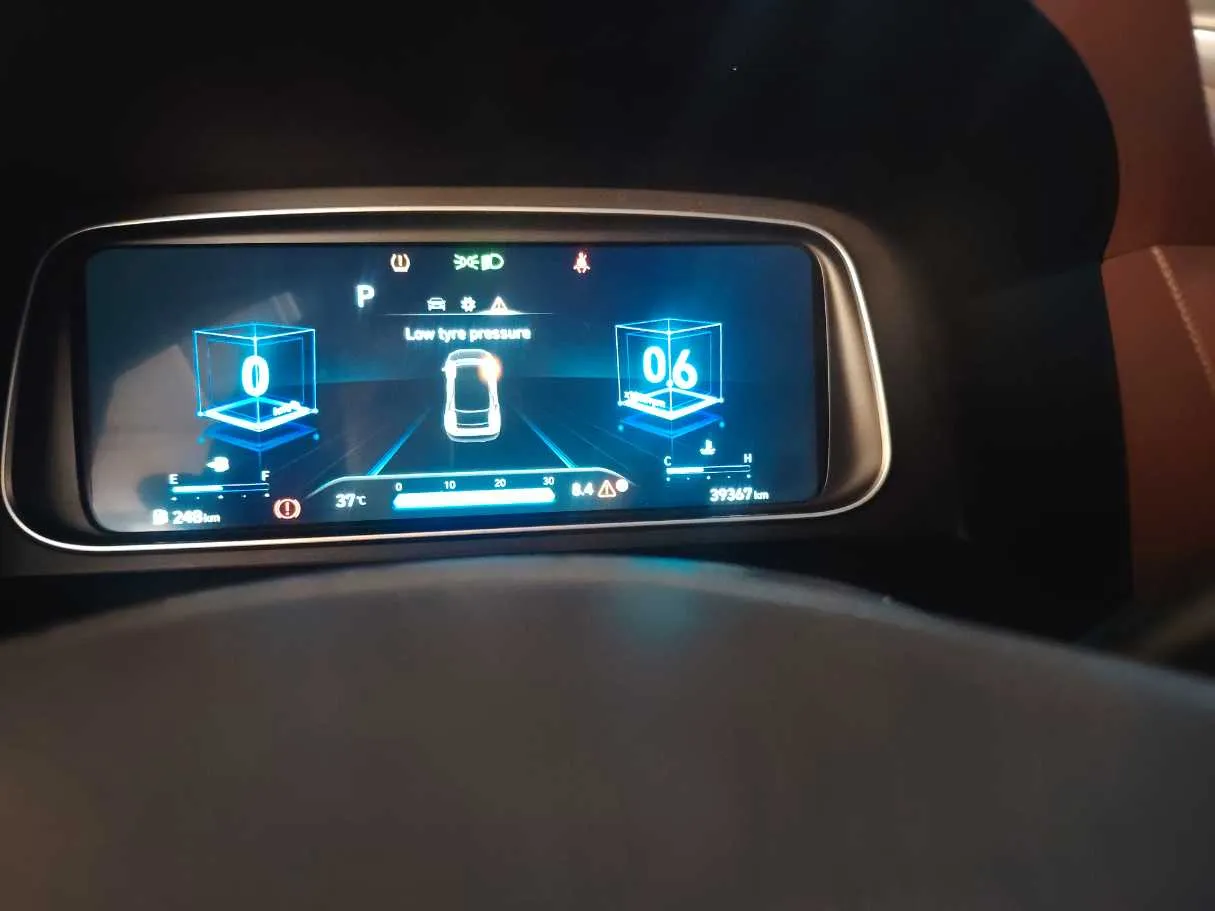 Car image 19