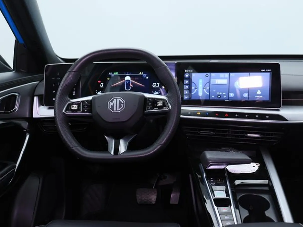 Car image 9