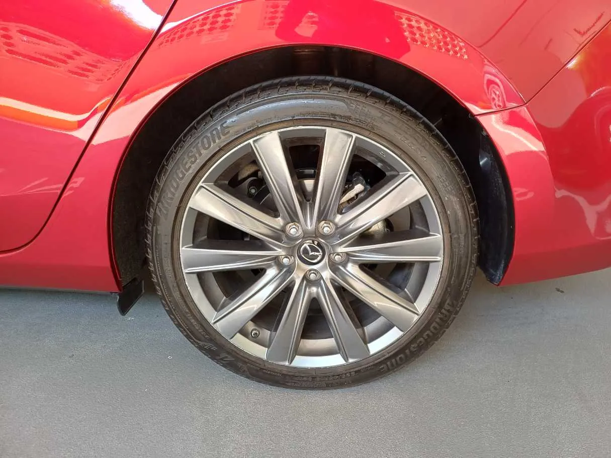 Car image 9