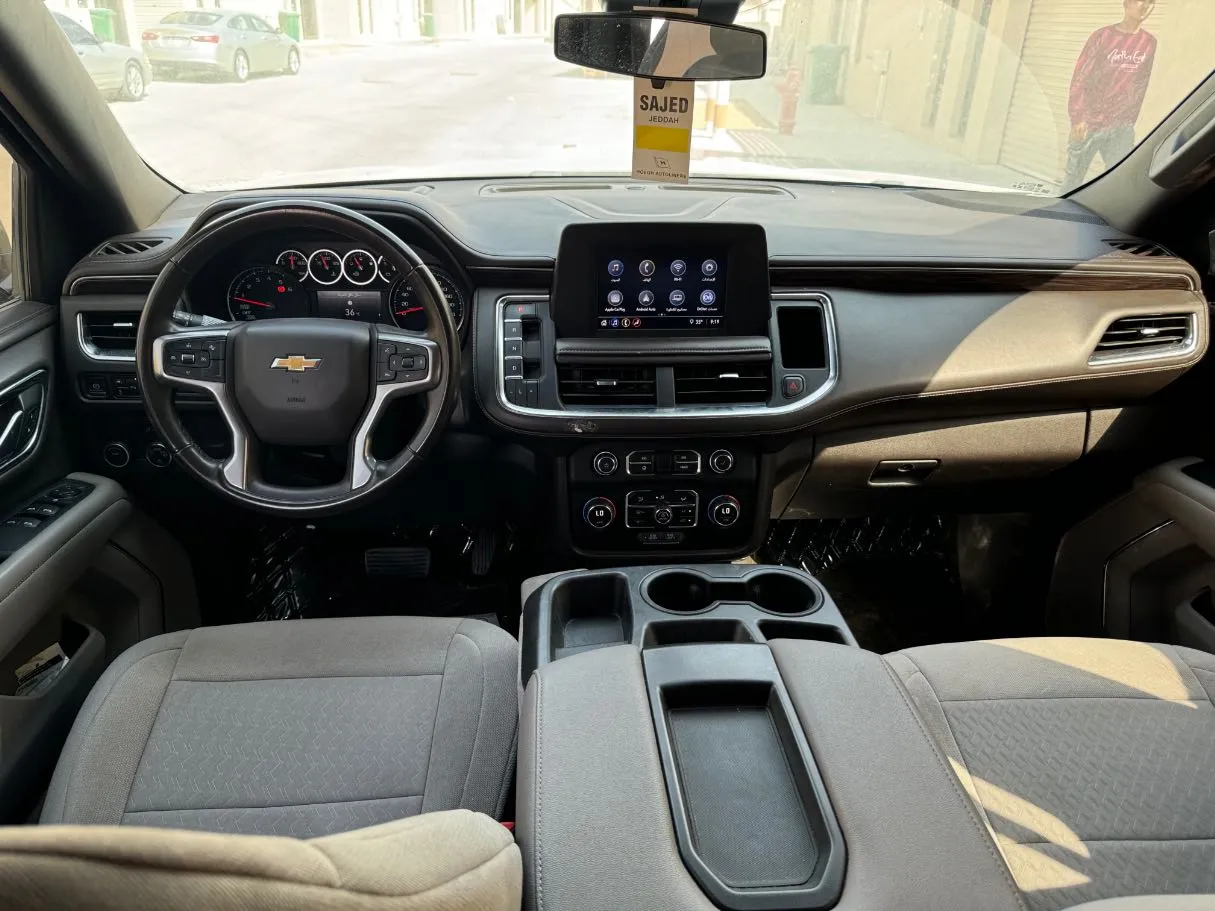 Car image 16