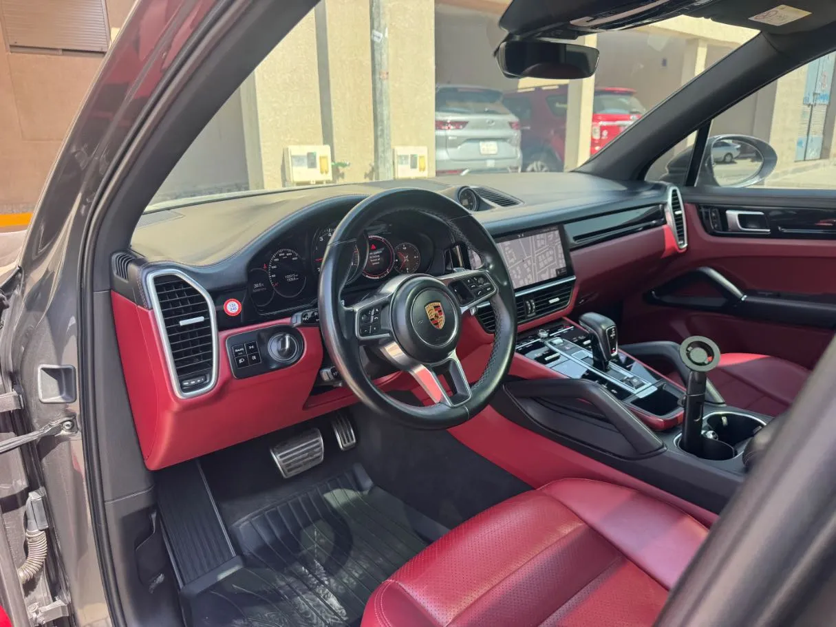 Car image 11