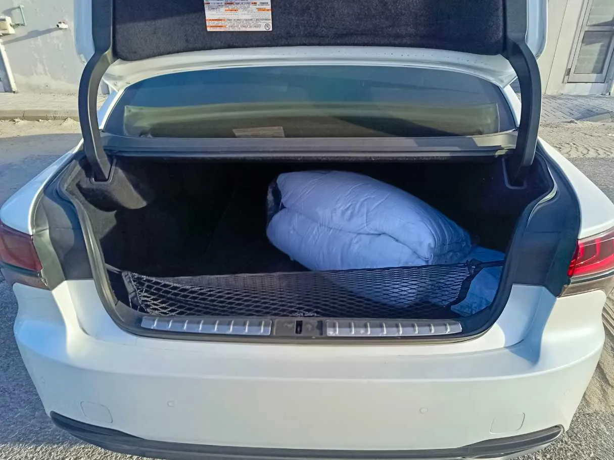 Car image 34