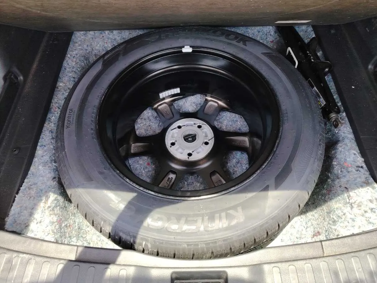Car image 34