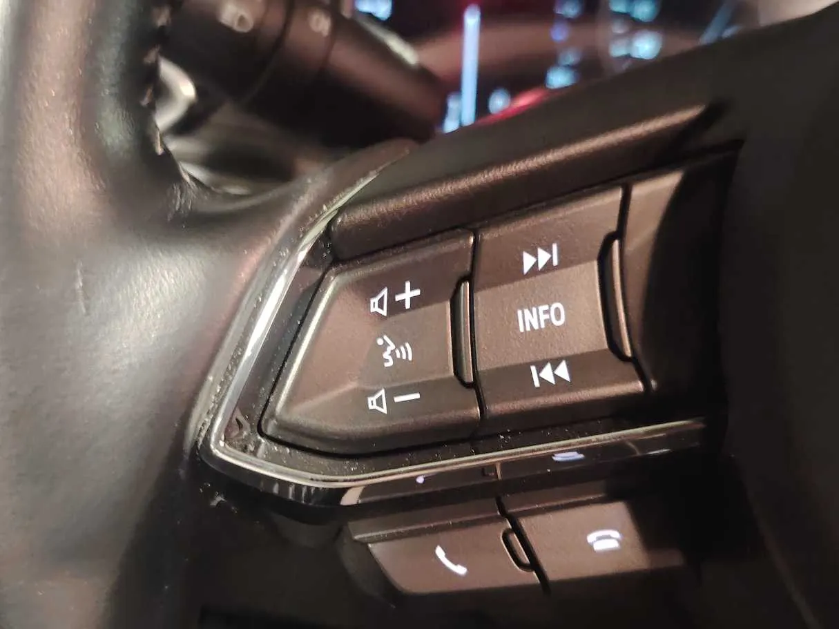 Car image 30