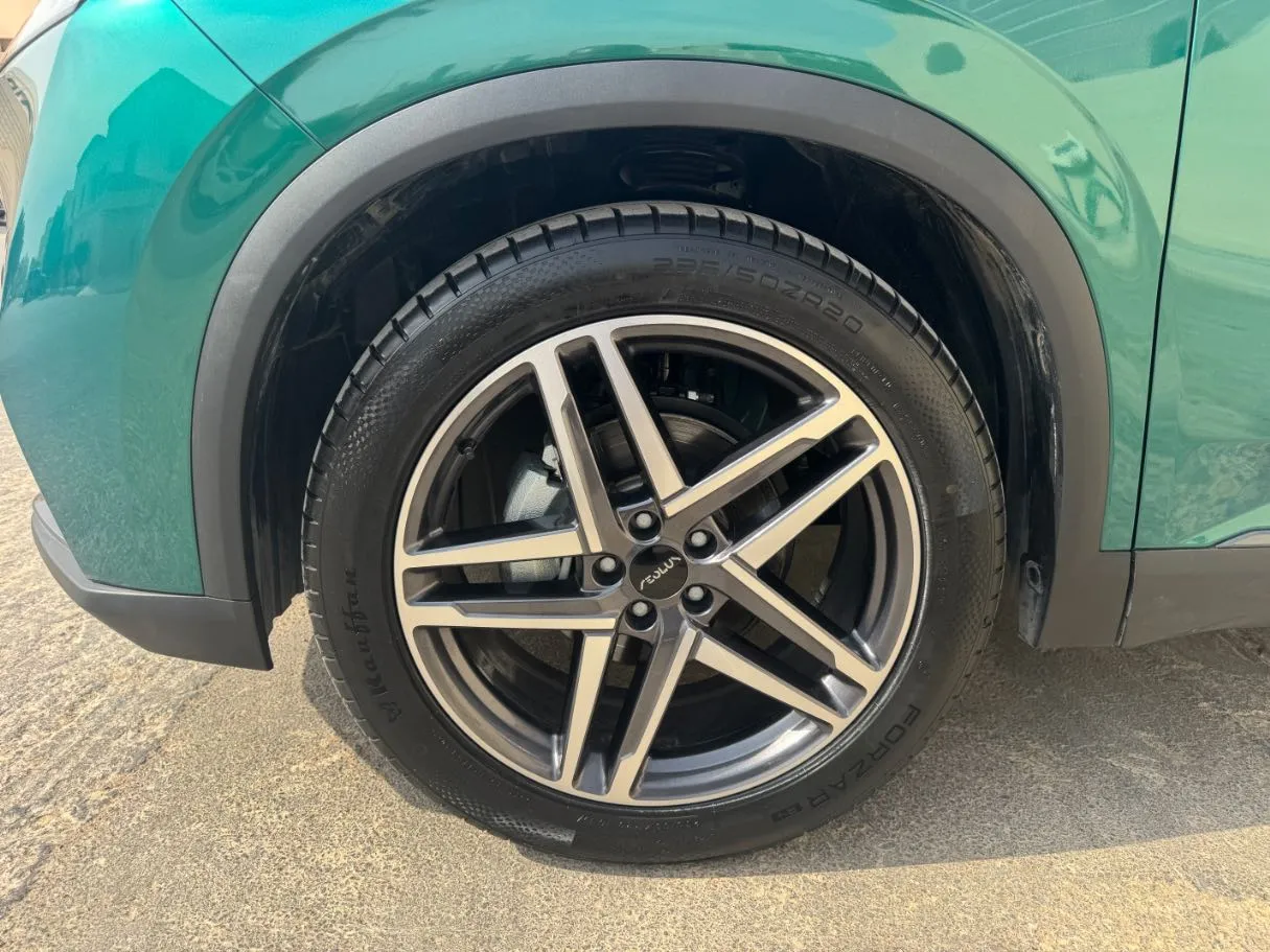 Car image 8
