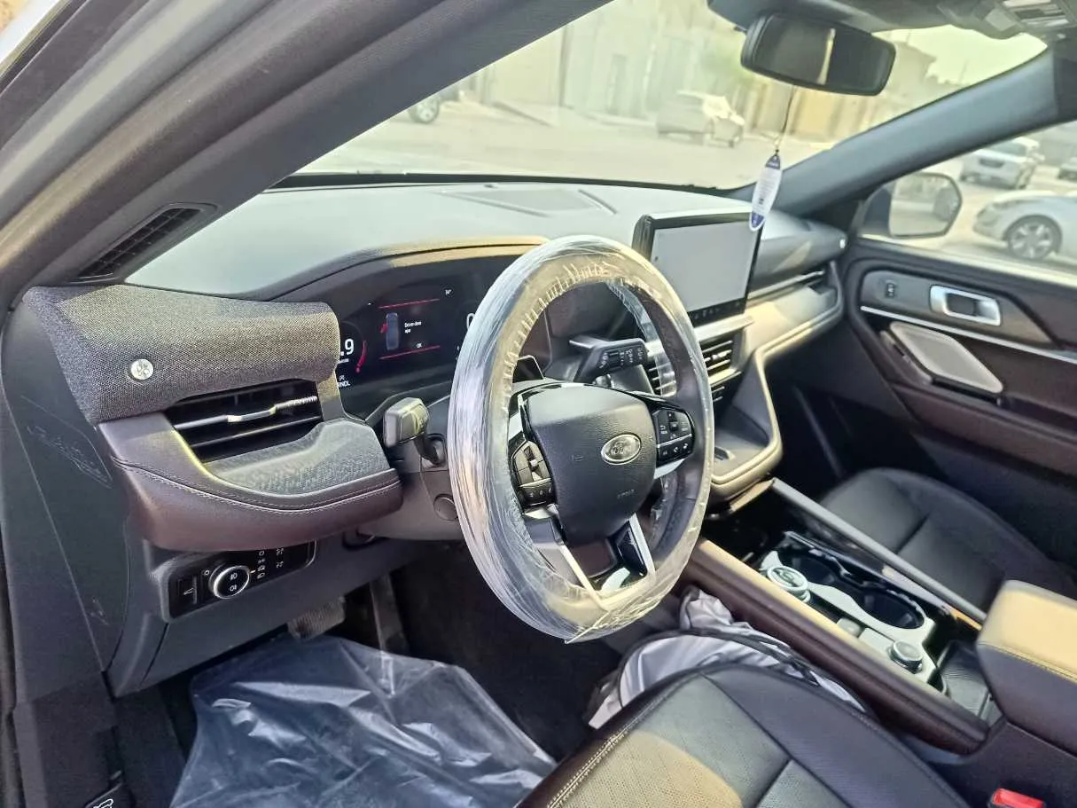 Car image 13