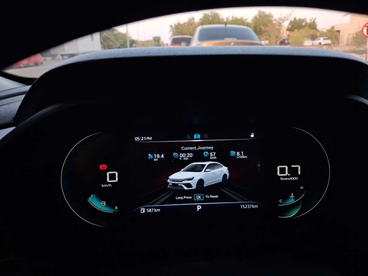 Car image 19