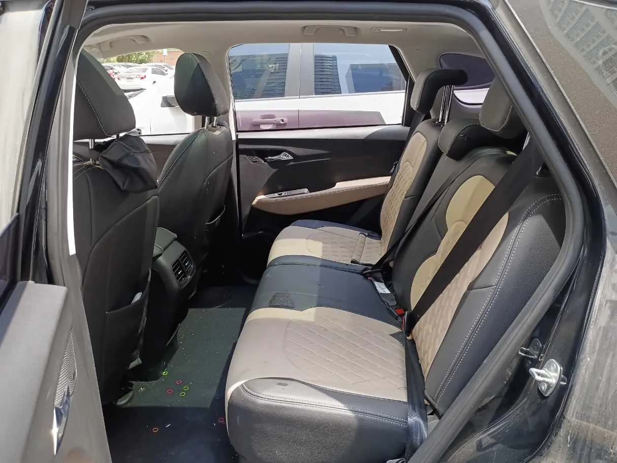 Car image 13