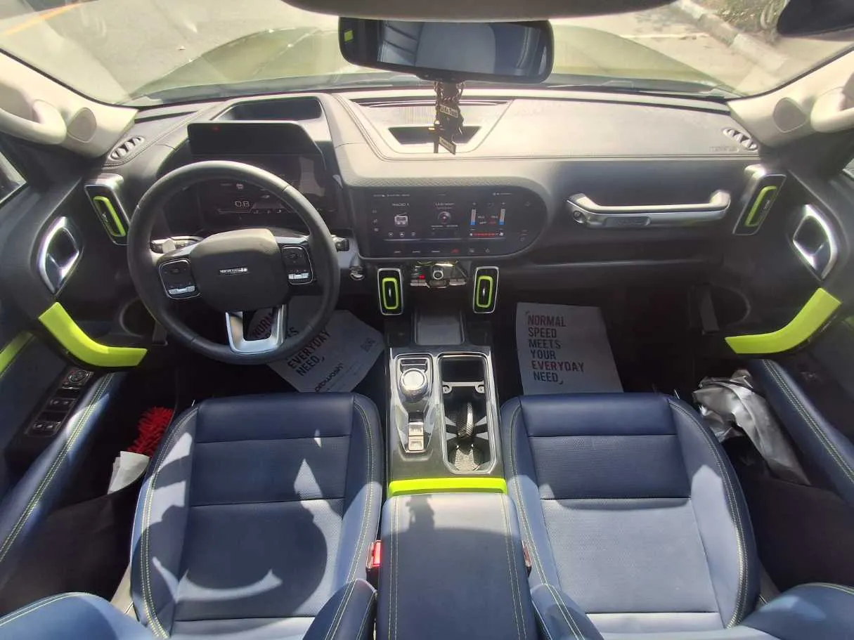 Car image 13