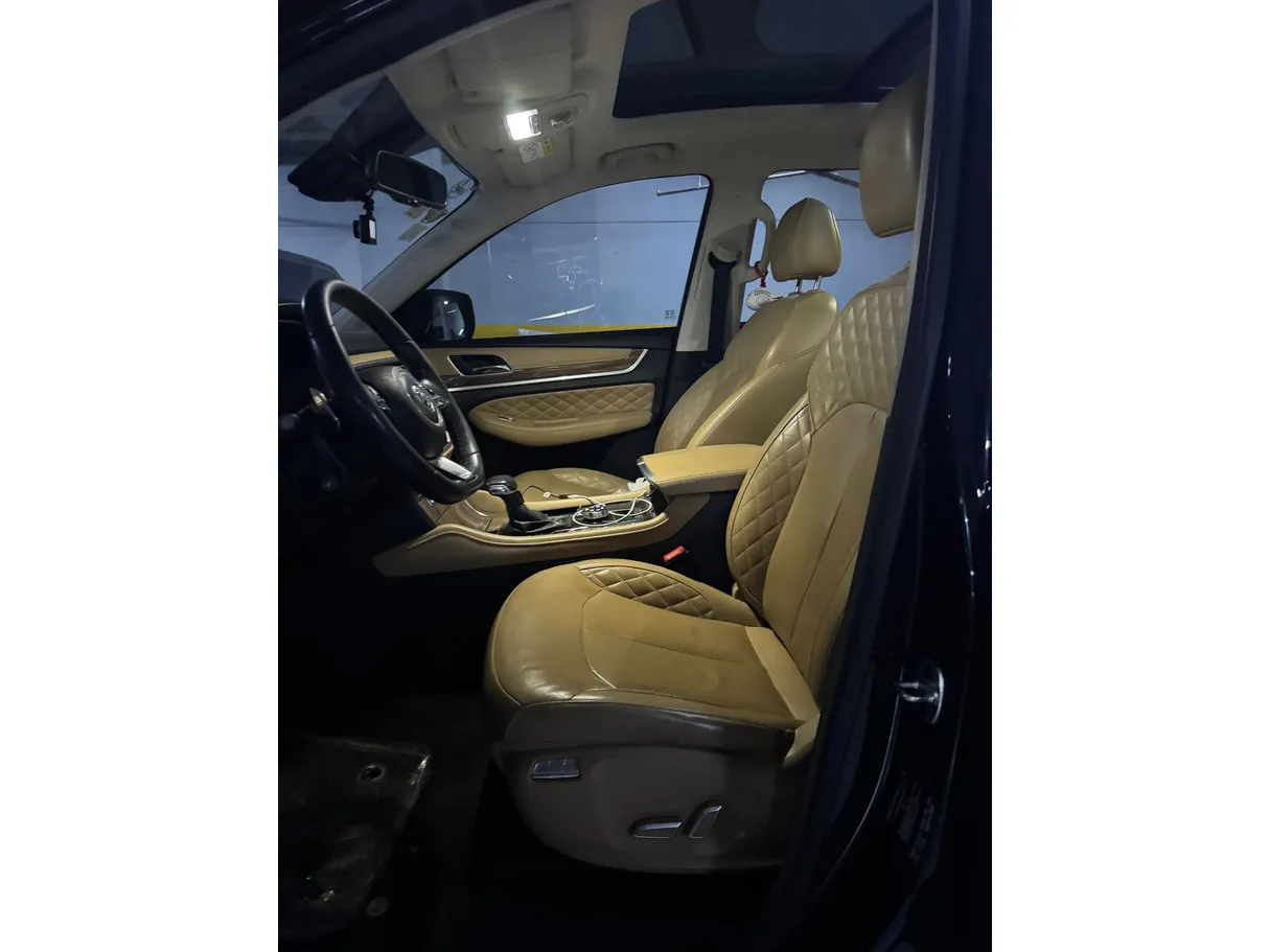 Car image 11