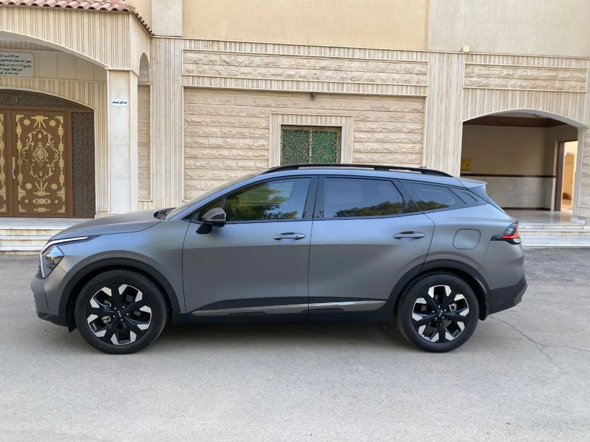 Car image 8