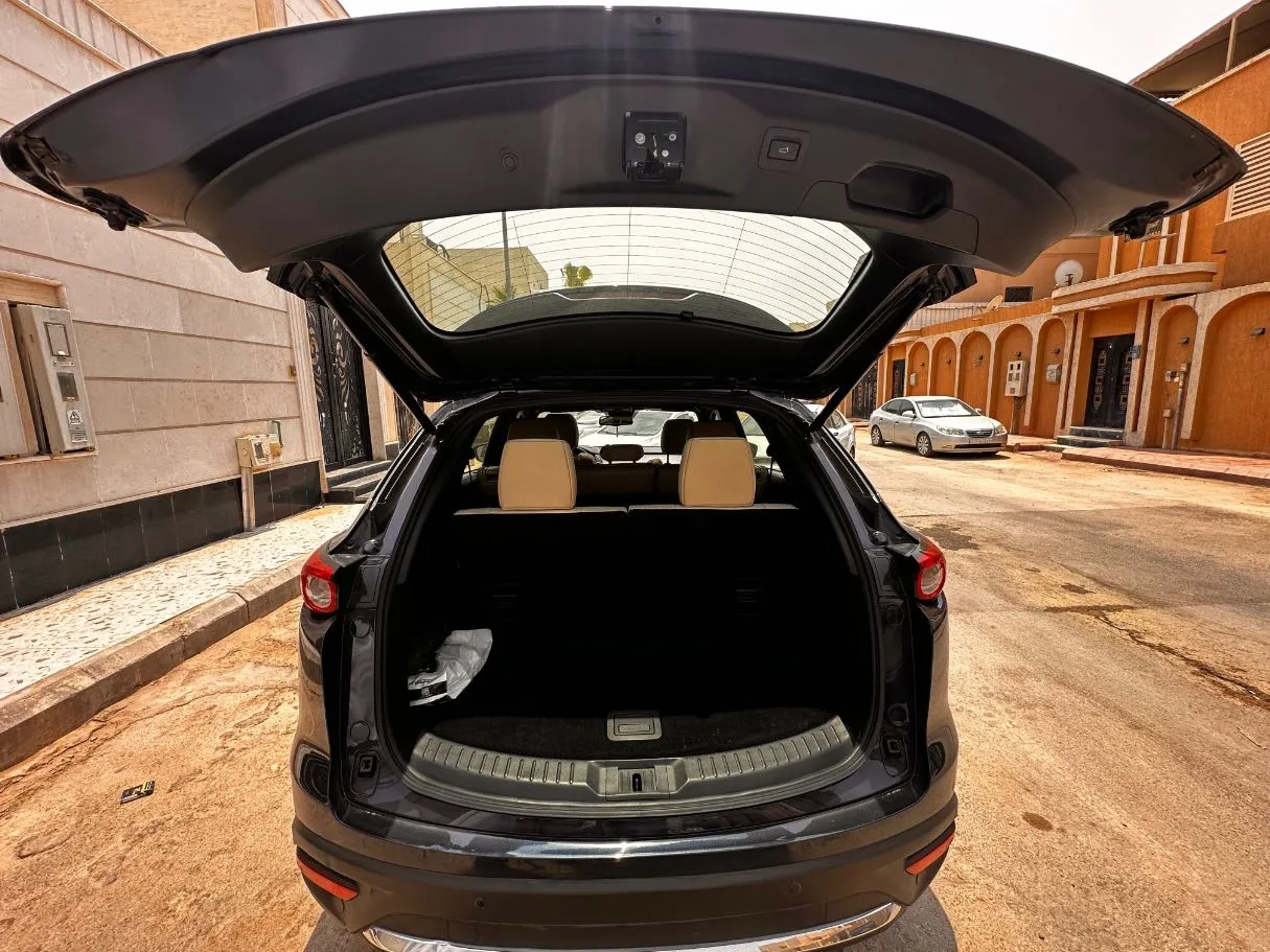 Car image 21
