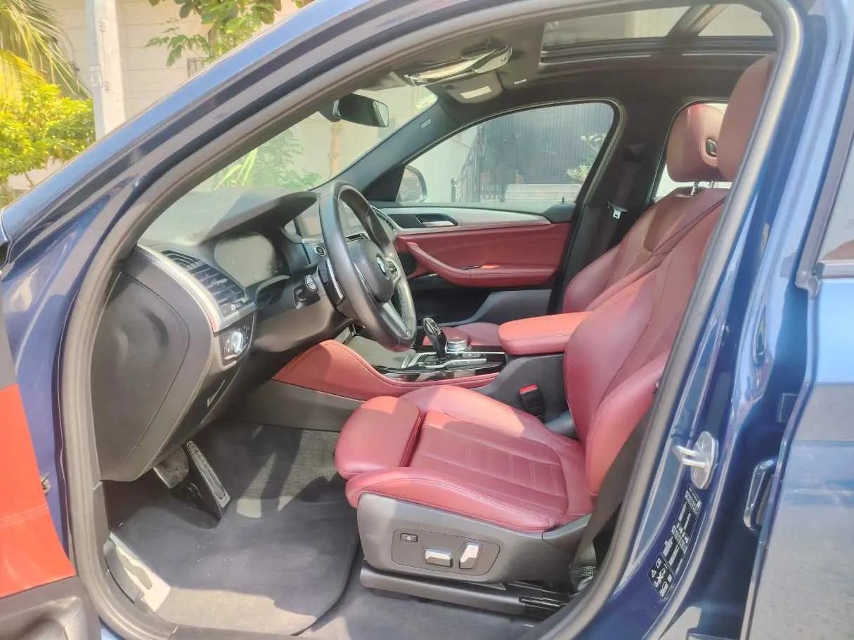 Car image 14