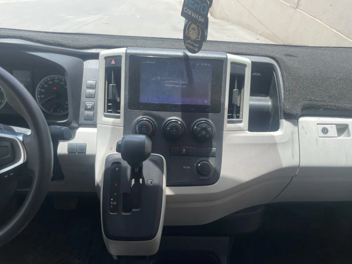 Car image 17