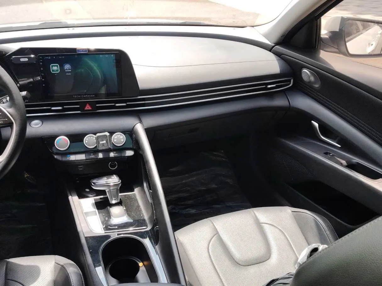 Car image 25