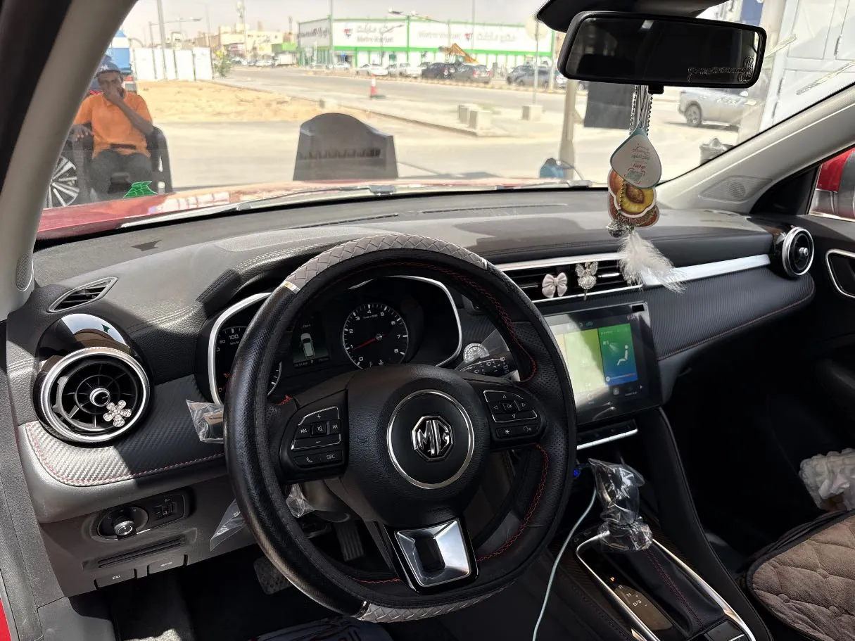 Car image 11