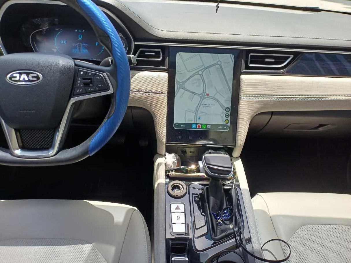 Car image 16