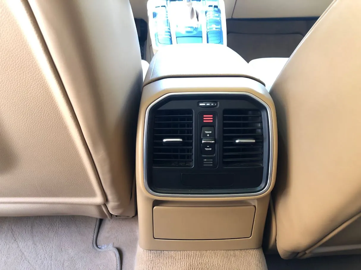 Car image 26