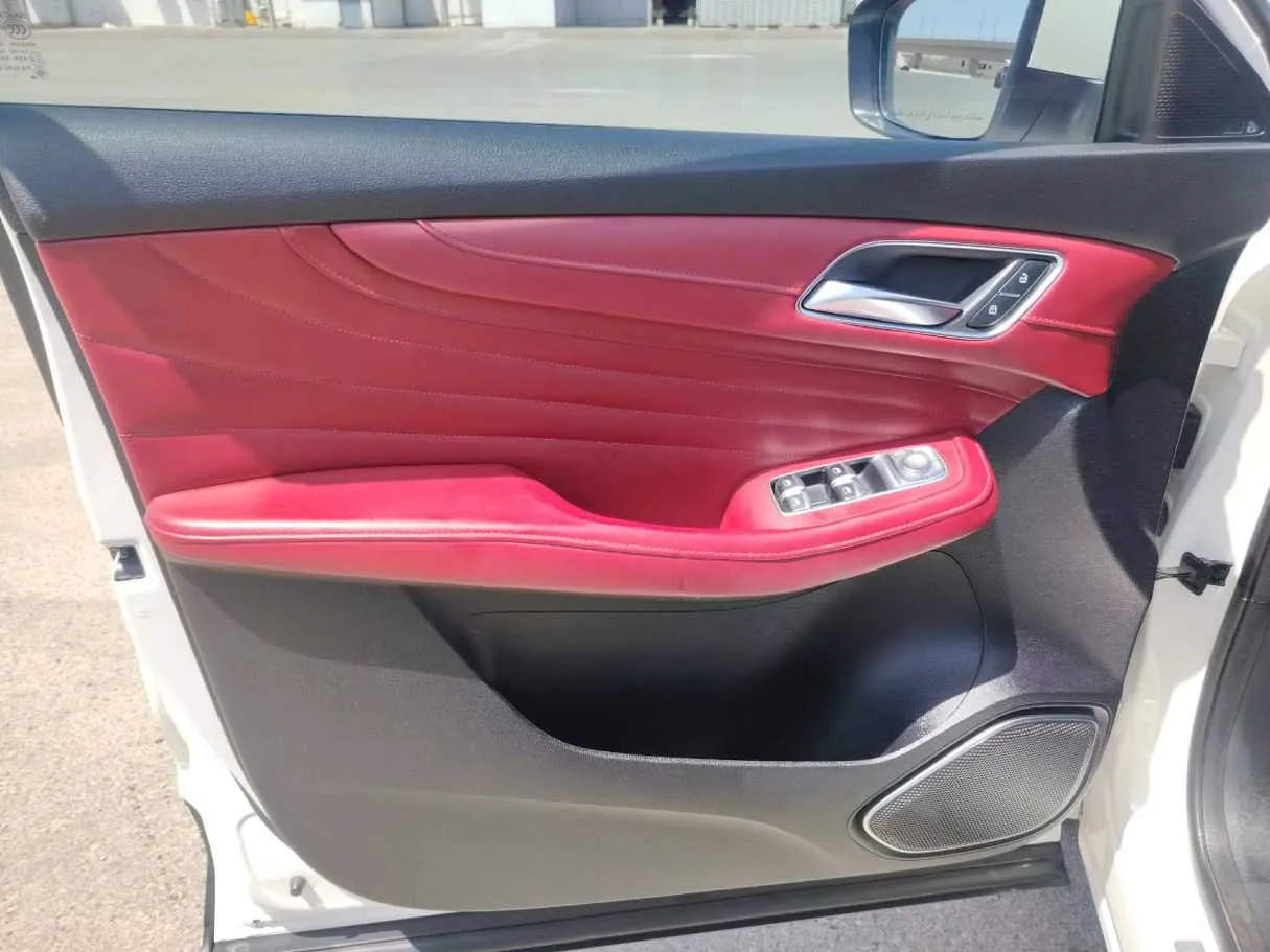 Car image 32