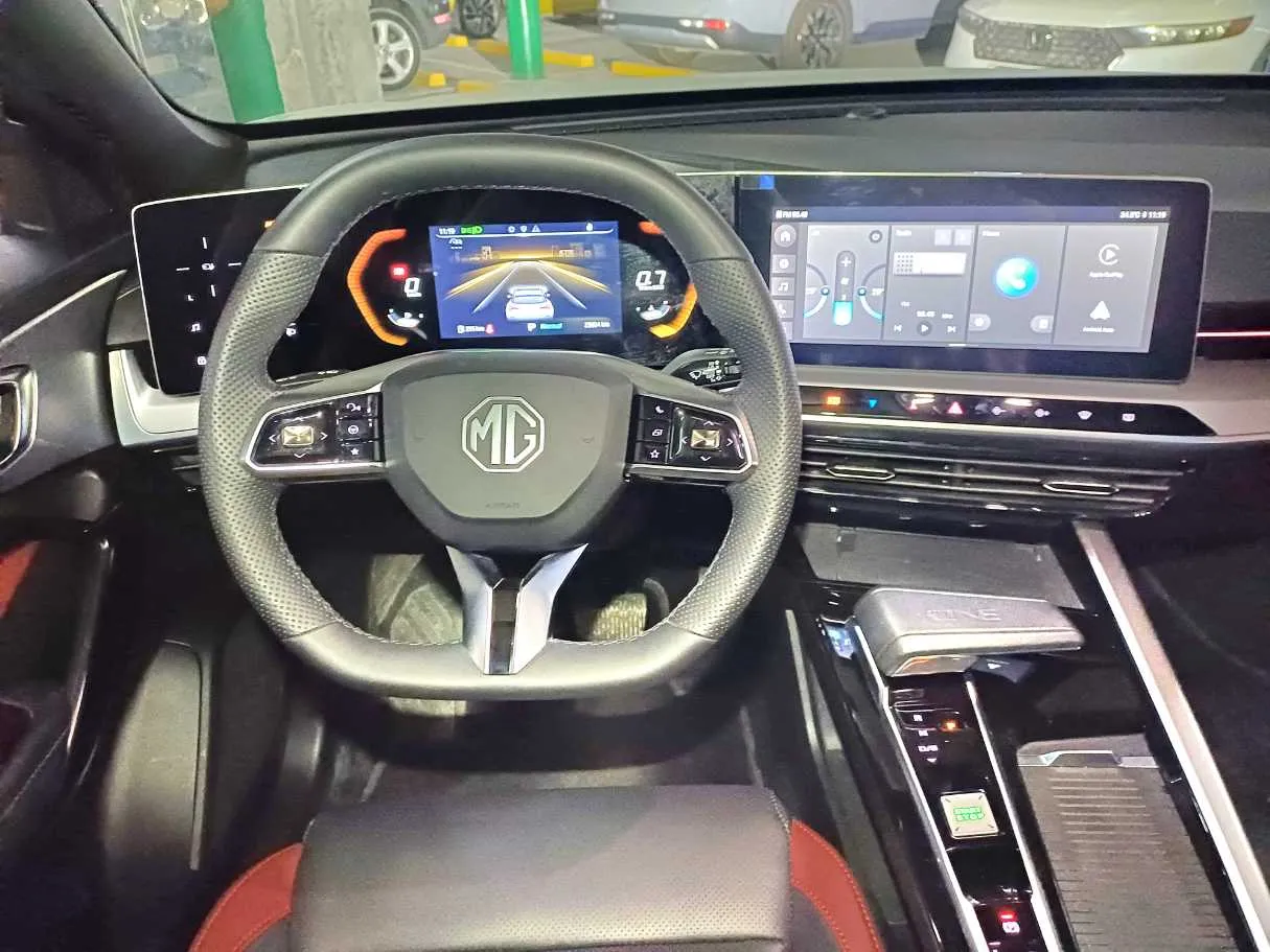 Car image 15
