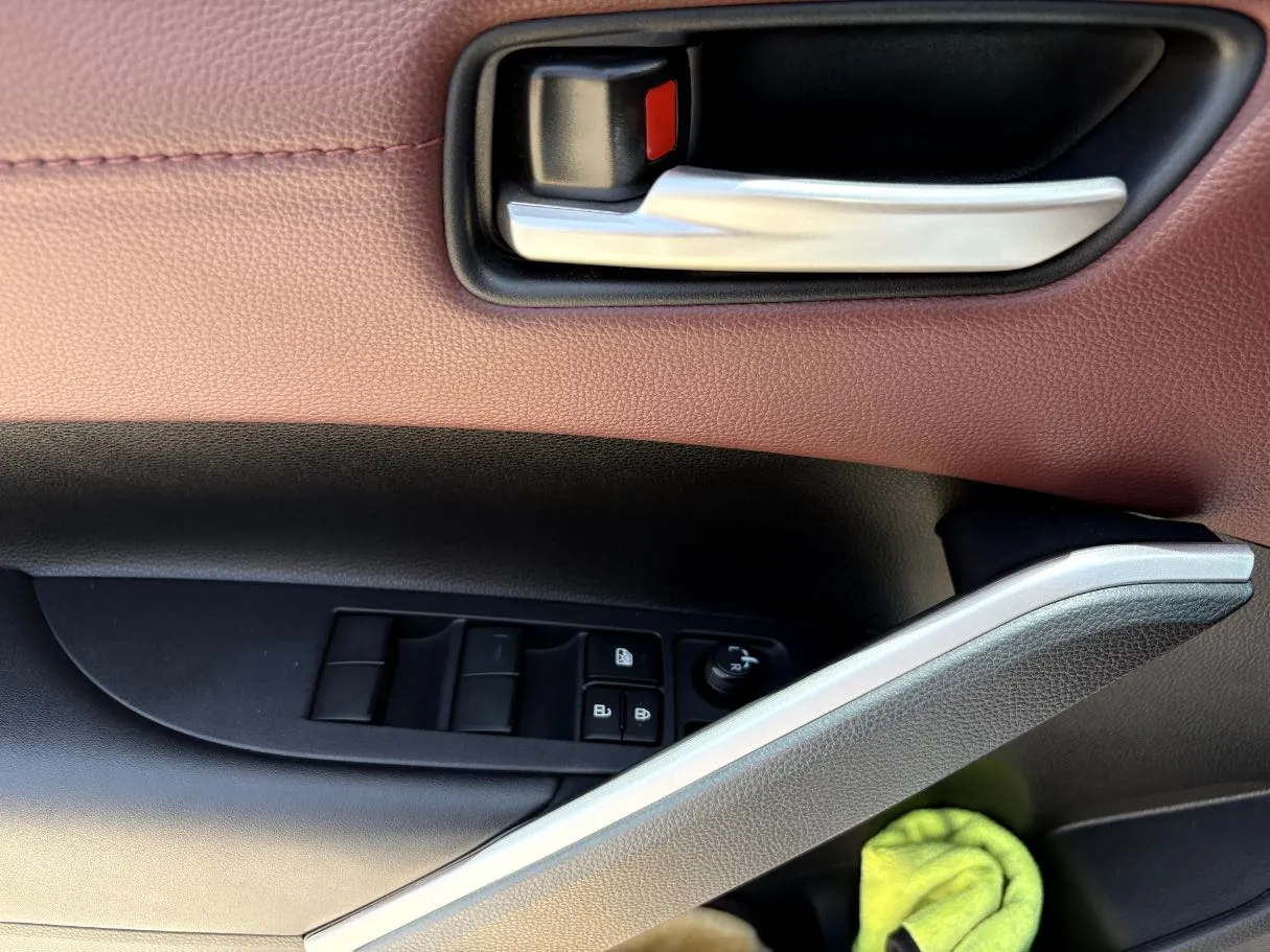 Car image 25