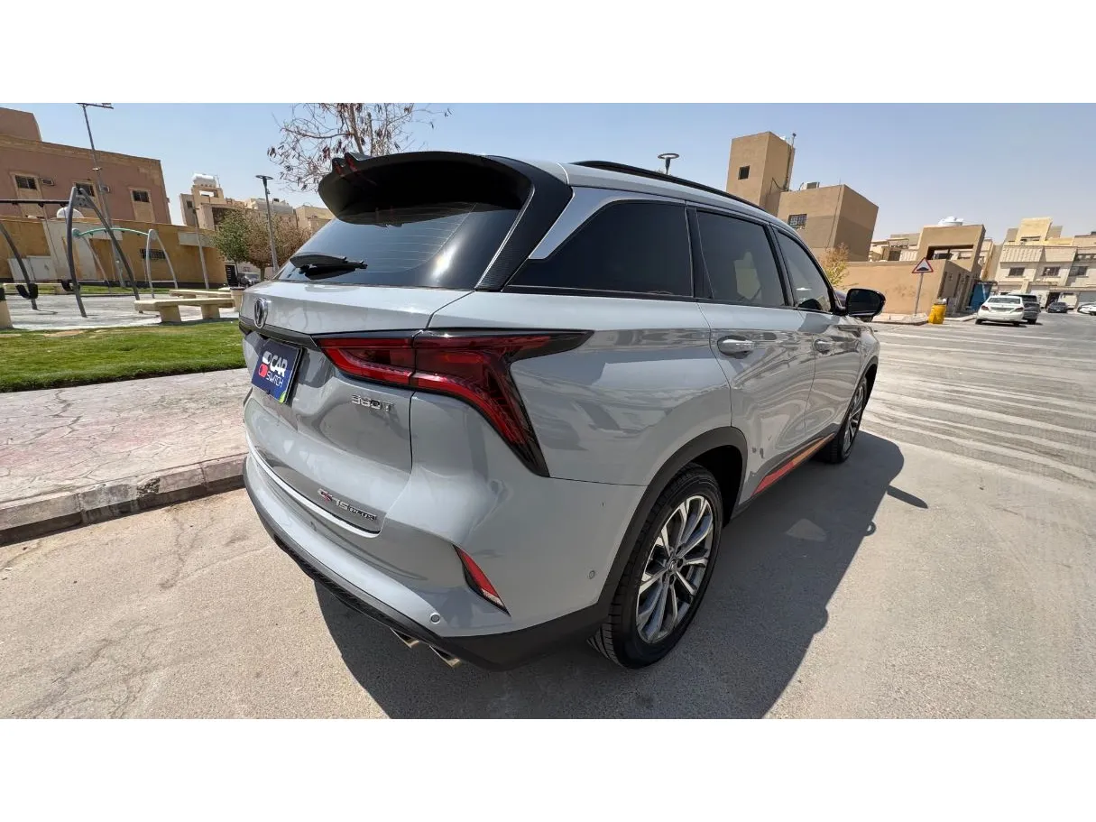Car image 5
