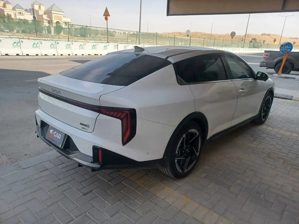Car image 5