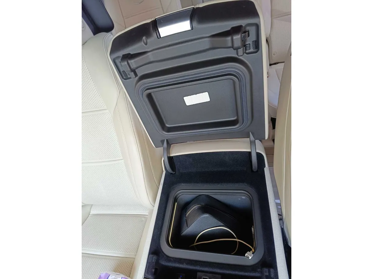 Car image 35