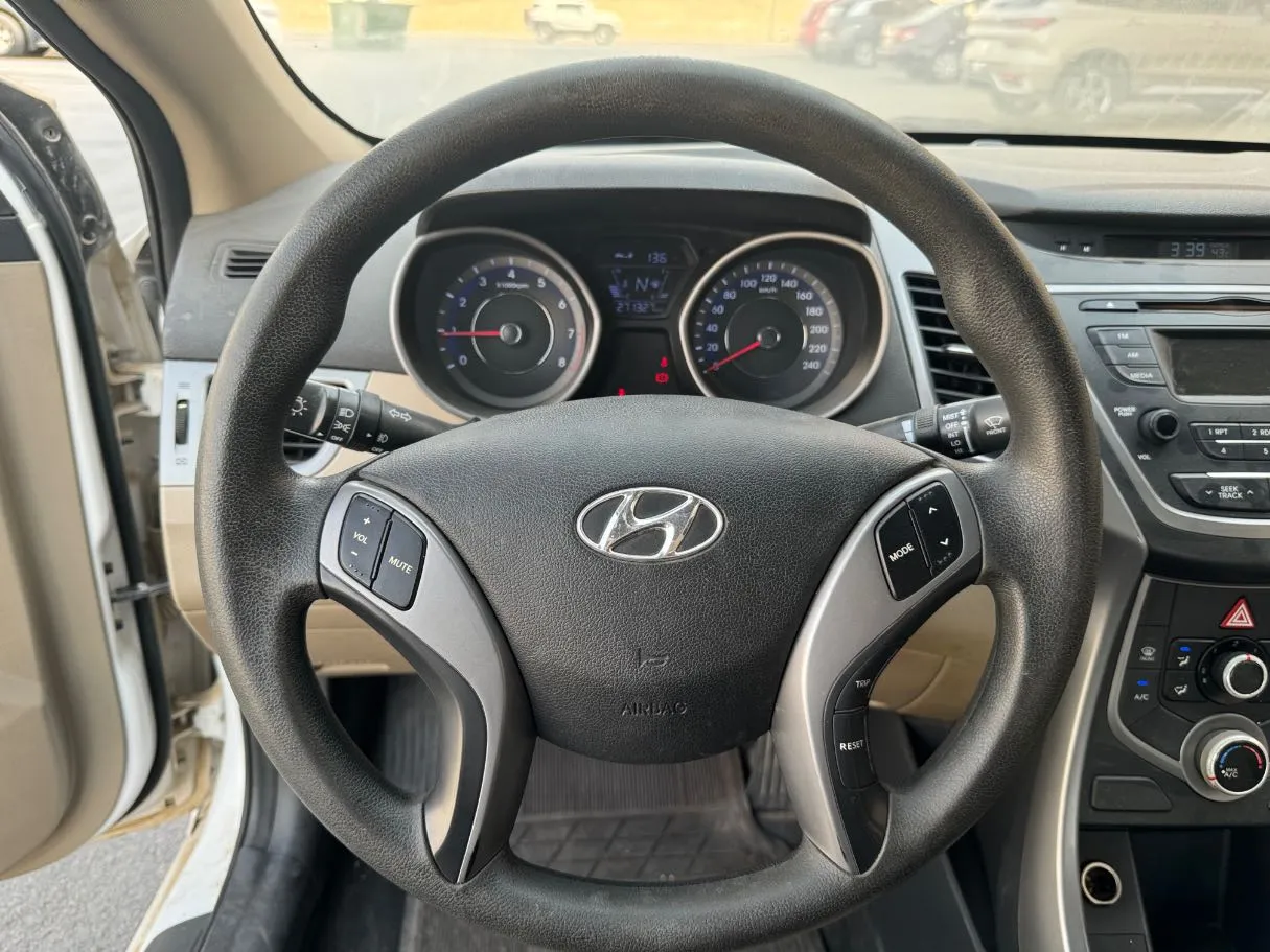 Car image 18