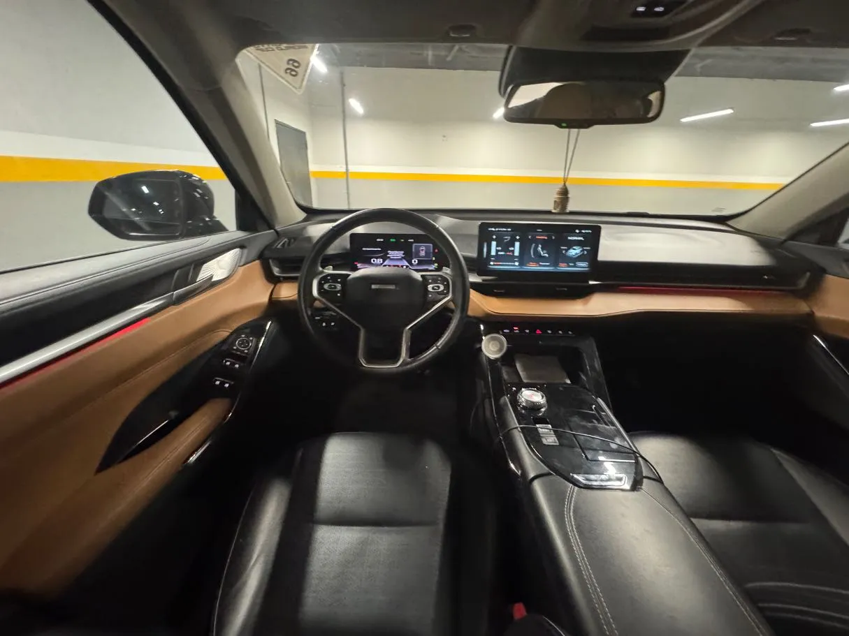 Car image 15
