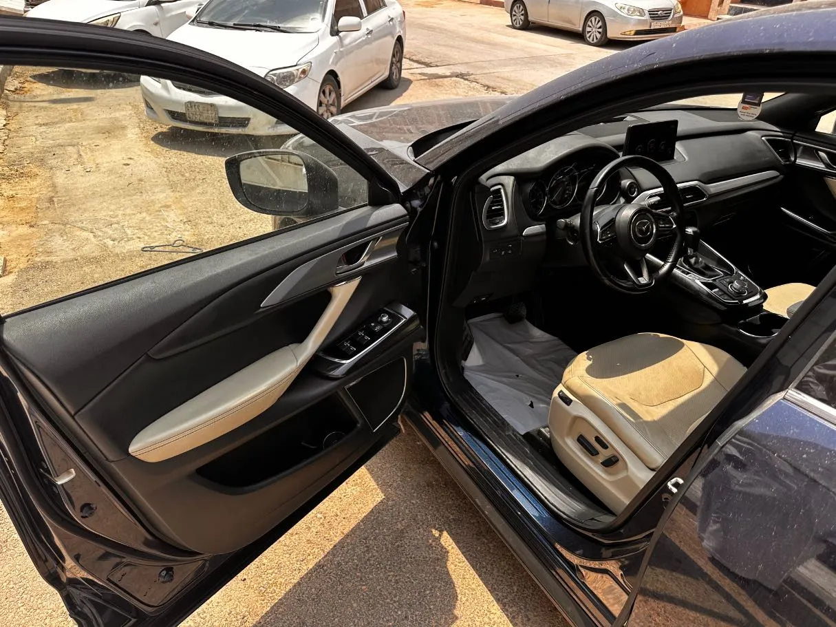 Car image 11