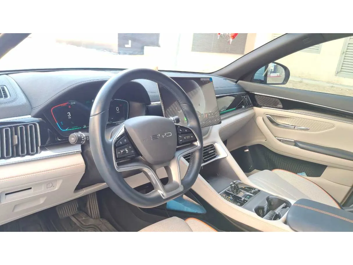 Car image 11