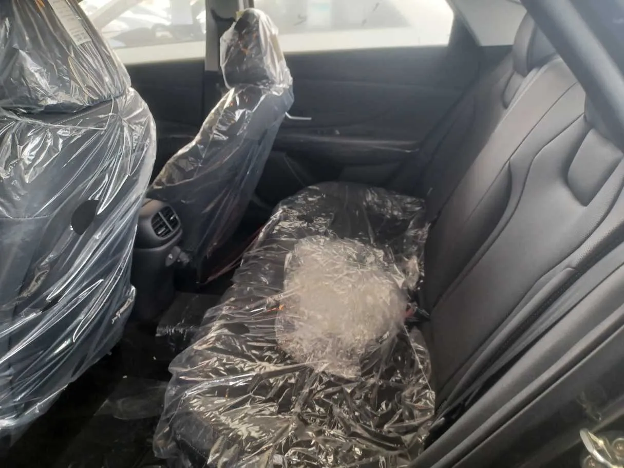 Car image 11