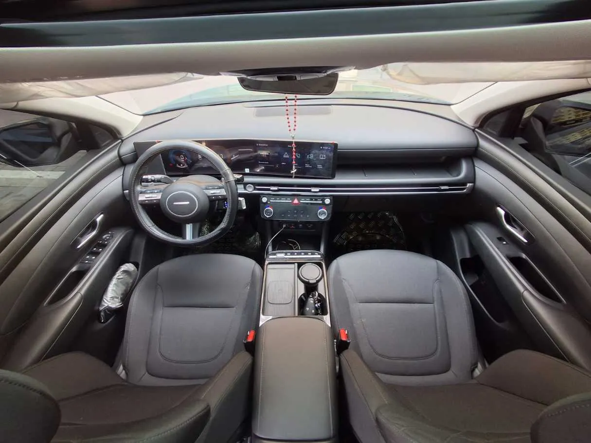Car image 20