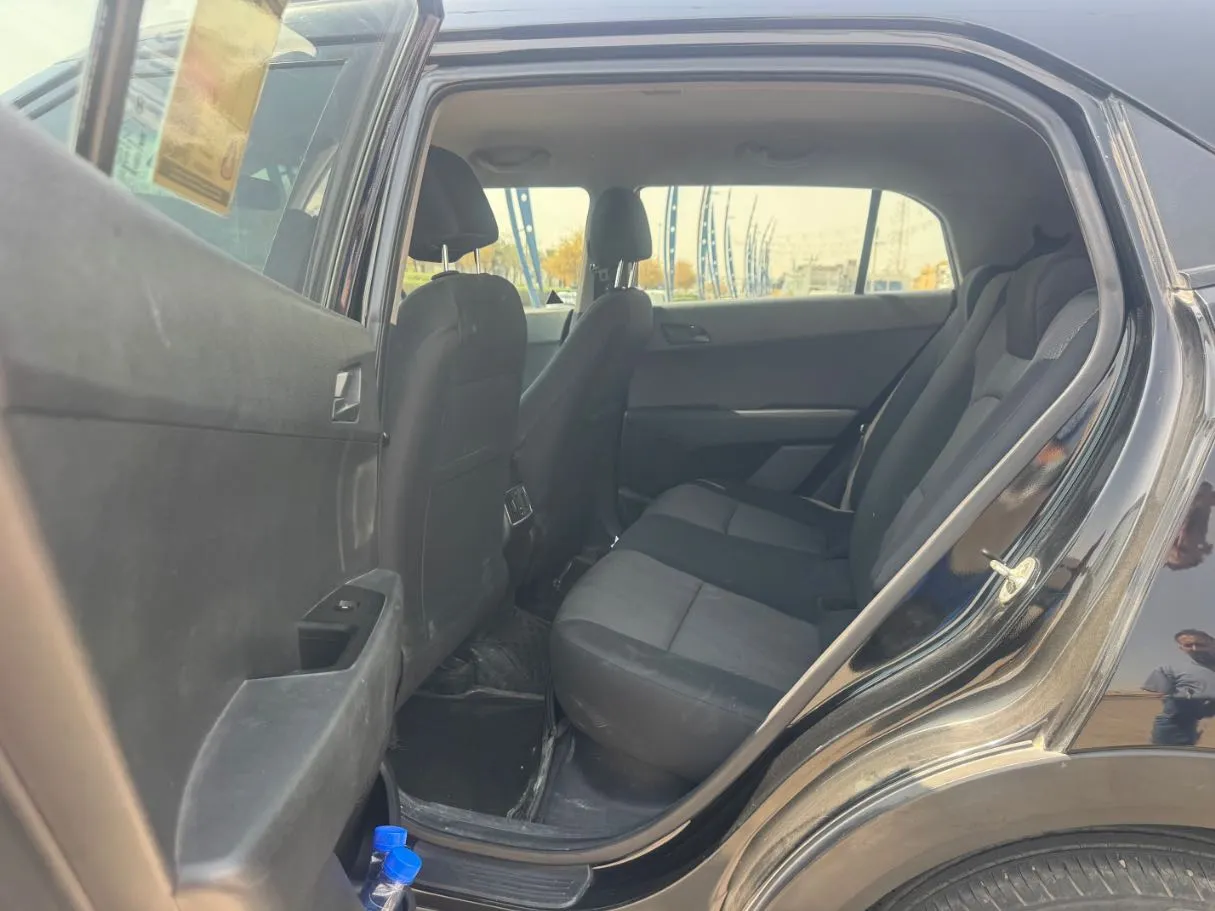 Car image 13