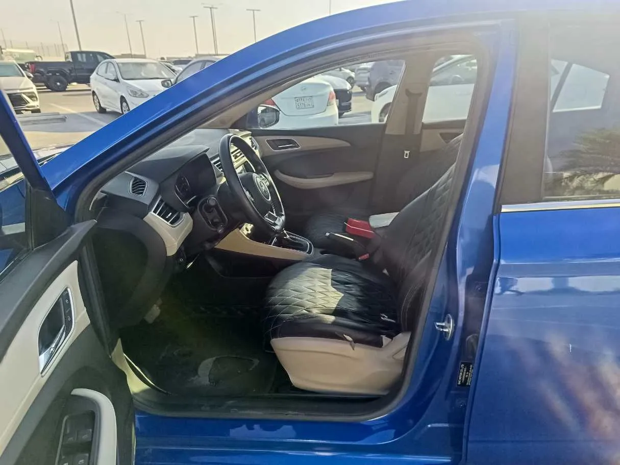 Car image 13