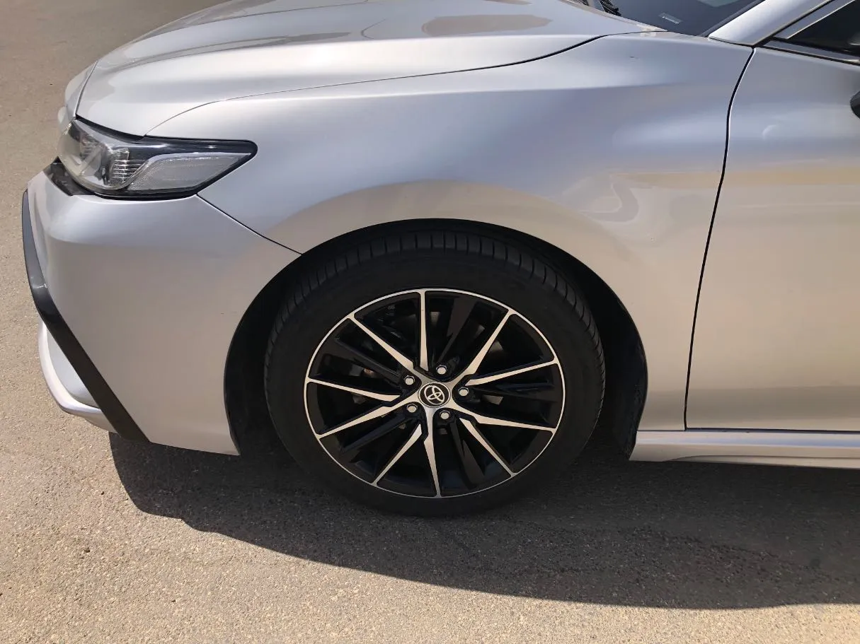 Car image 9