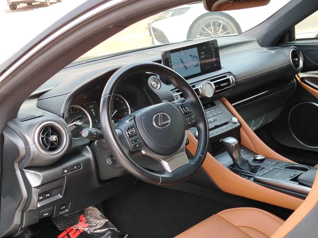 Car image 15