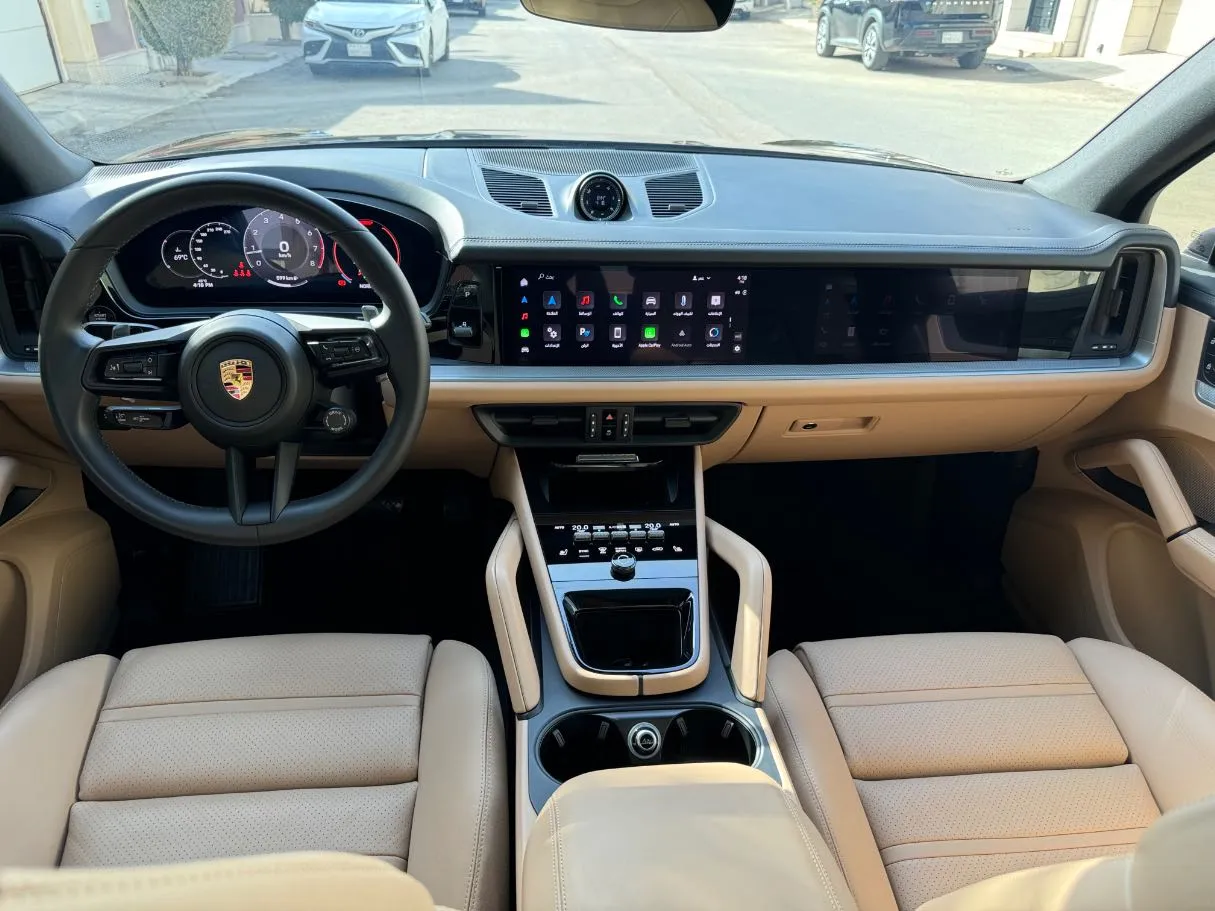 Car image 18
