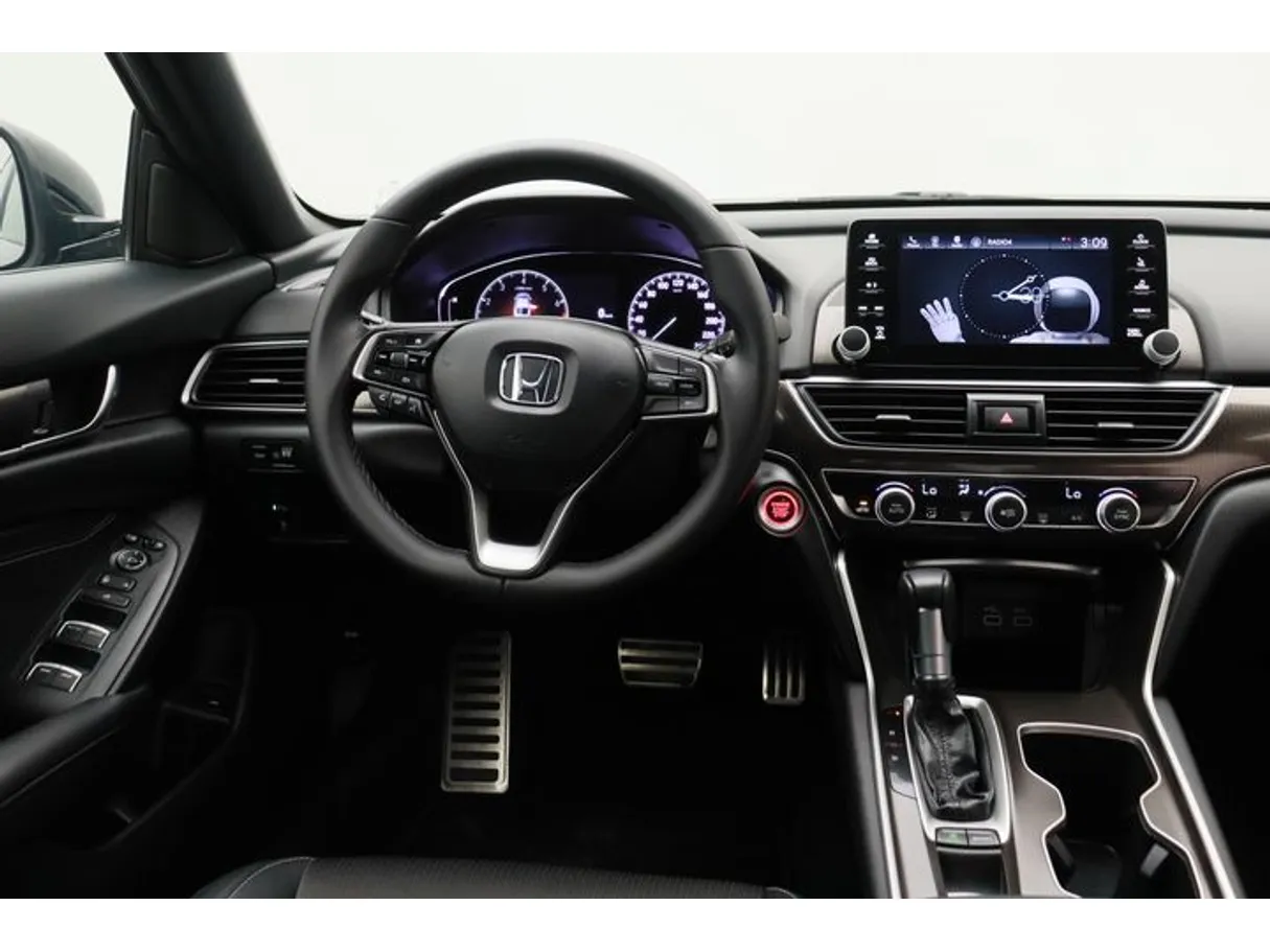 Car image 15
